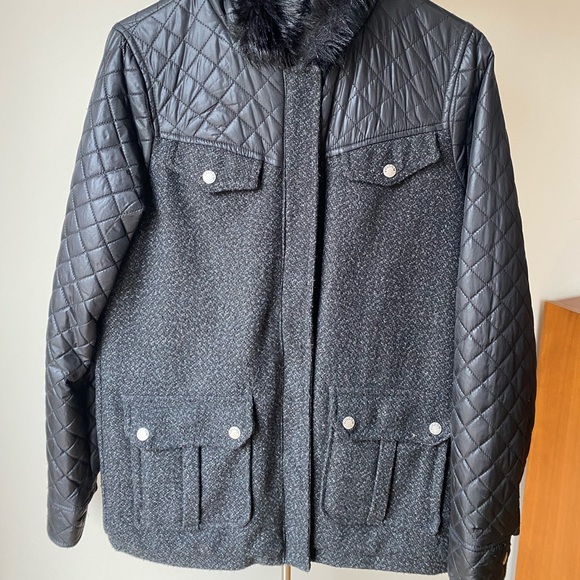 Volcom Women’s Winter Jacket - Picture 2 of 3